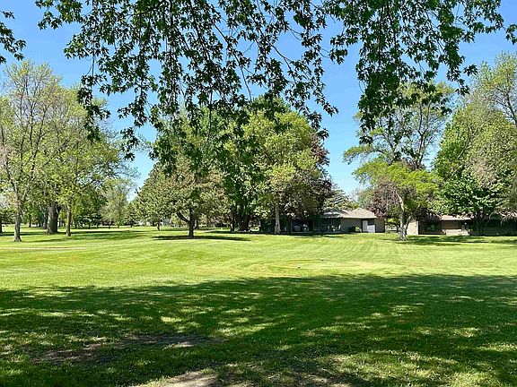 3rd image of 225 Emerald Meadows Dr