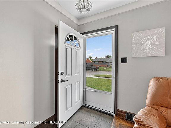 4th image of 7709 Carrousel Blvd