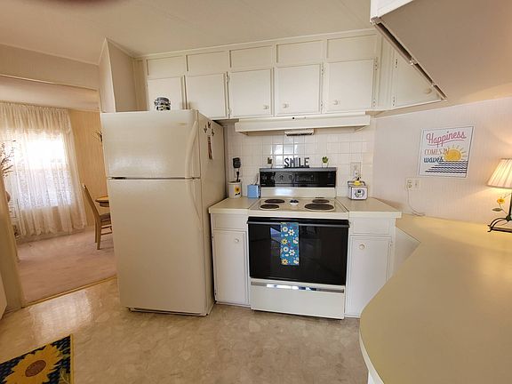 3rd image of 407 Port Royal Ct #407