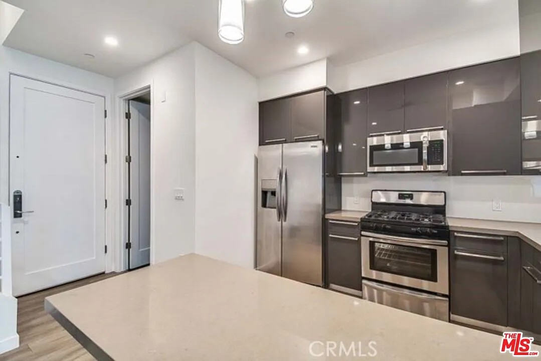 2 bed, 2.5 bath, 1155 sqft, $2,995 — Photo 4