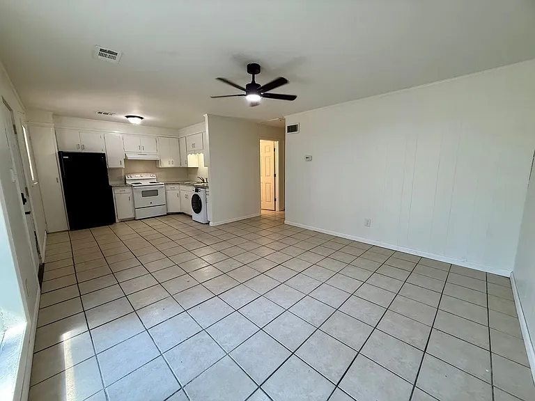300 Olive St — Photo 15