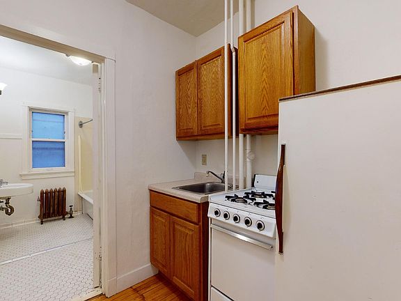 4th image of 10 E Gorham St #2115435