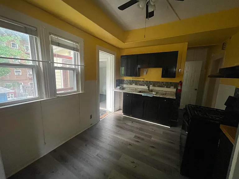 12 Rutgers Pl — Photo 11