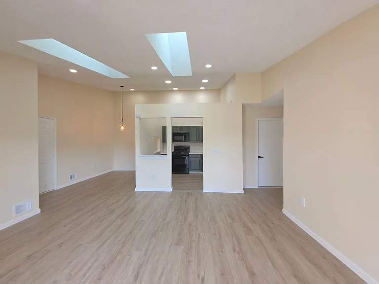 12 Amberly Ct — Photo 8