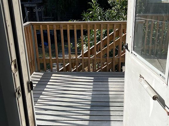 5th image of 1412 W Norwegian St