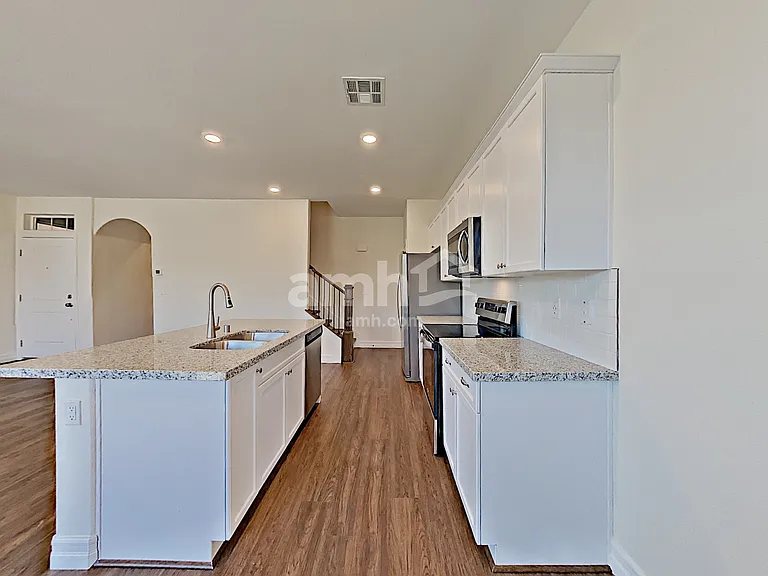 979 Nero Ave — Photo 4