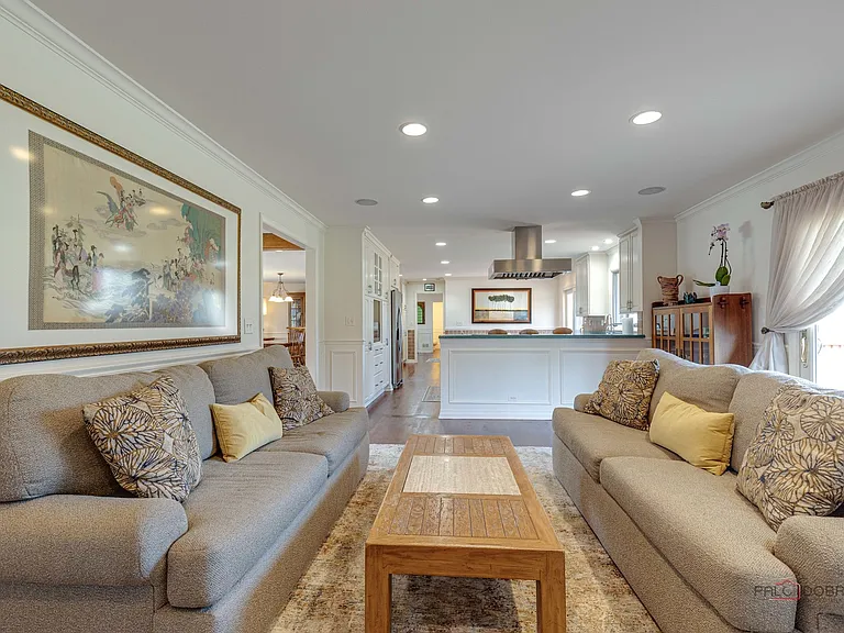 1447 Carol Ln — Photo 10