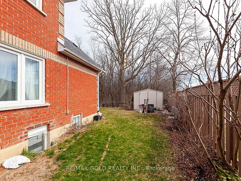 1 Ripley Cres — Photo 4