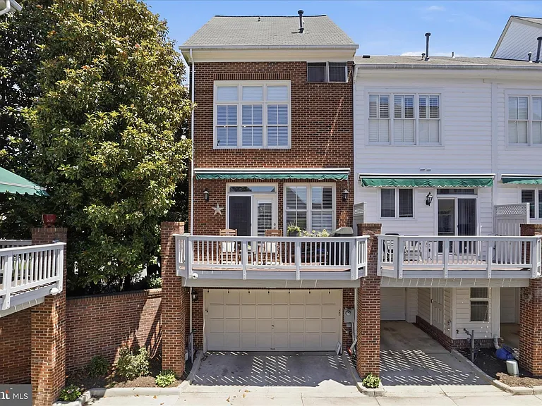 301 S Henry St — Photo 34