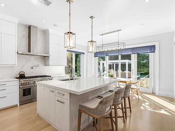 4th image of 85 Pelham St