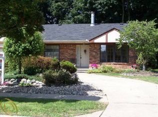 34360 Haldane Dr, Livonia, MI 48152