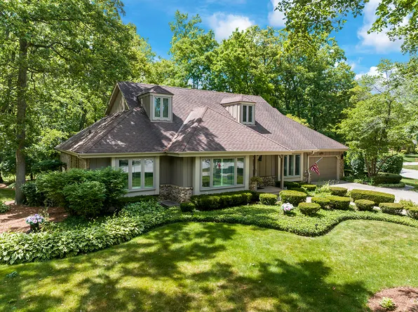 2 Wellington Ct, Lincolnshire, IL 60069