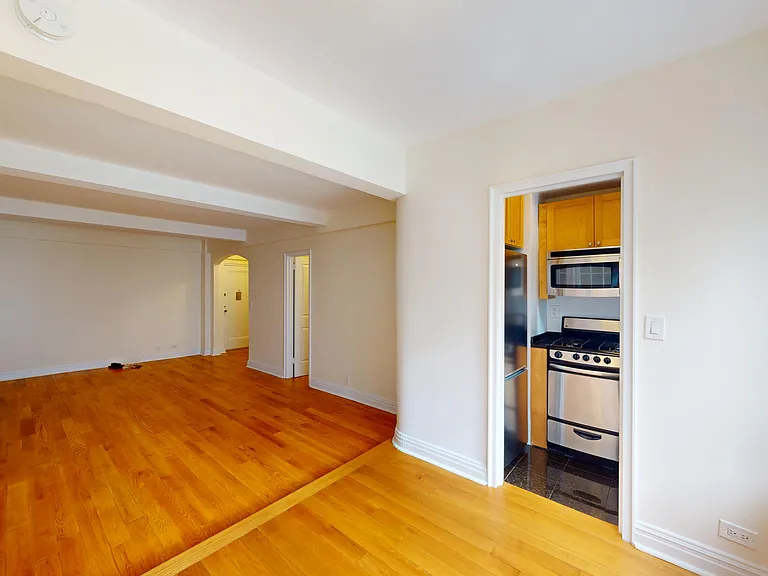141 E 56th St #10D — Photo 5