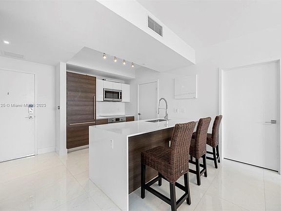 3rd image of 301 Altara Ave #519