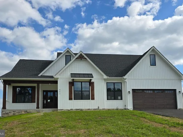 468 Shade Tree Ln, Shenandoah Junction, WV 25442