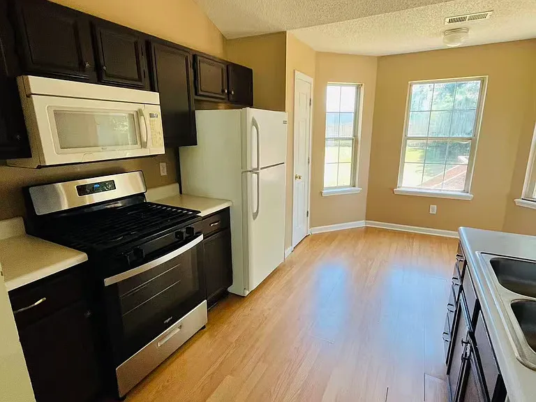 1617 Vinebrook Ter NW — Photo 6