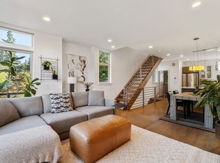 9528B 8th Ave NW, Seattle, WA 98117