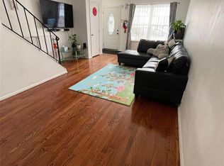 9 Studio Ln, Staten Island, NY 10304
