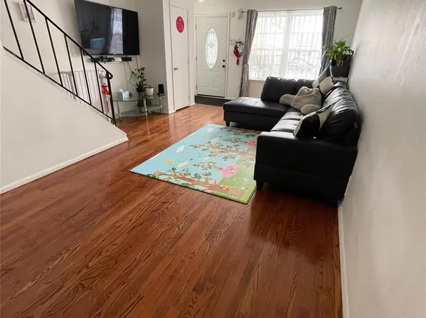 9 Studio Ln, Staten Island, NY 10304