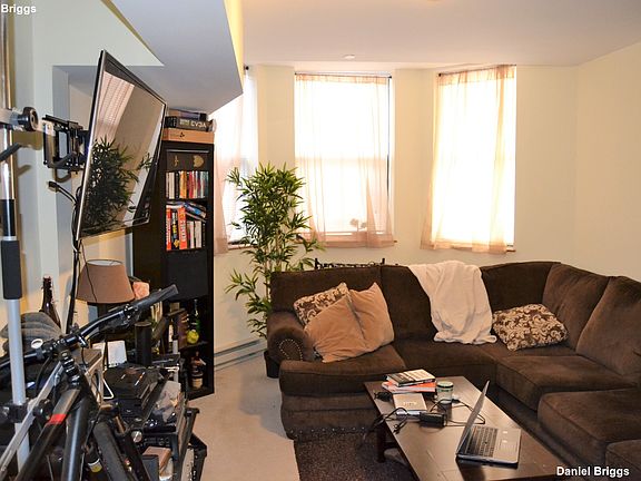 2nd image of 109 Queensberry St #C1