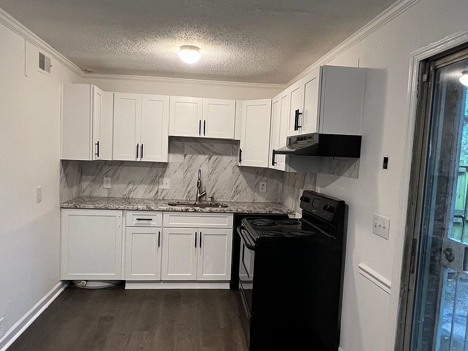 1st image of 3843 Parklane Dr