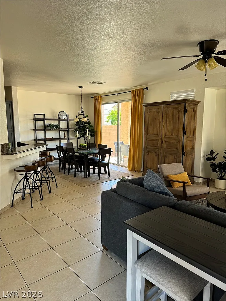 3 bed, 2.5 bath, 1681 sqft, $2,500 — Photo 3