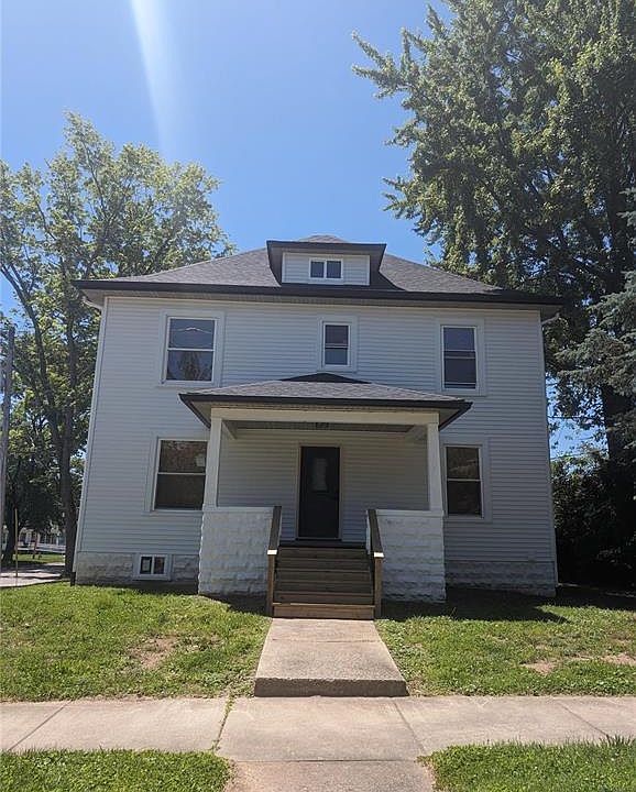 1st image of 220 E Main St