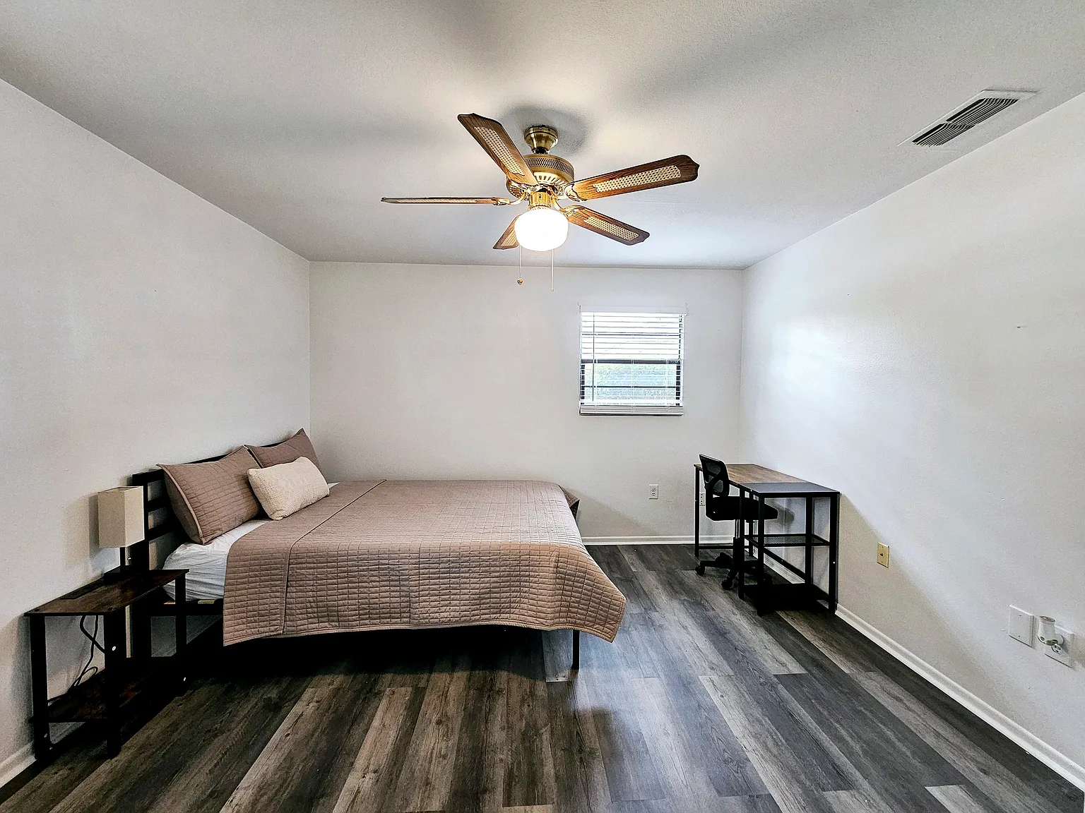4 bed, 2.0 bath, 1062 sqft, $706 — Photo 3