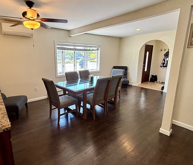 Building Photo - 539 W Park Ave #1