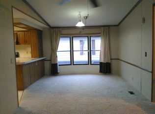 481 Chestnut Dr, Lockport, NY