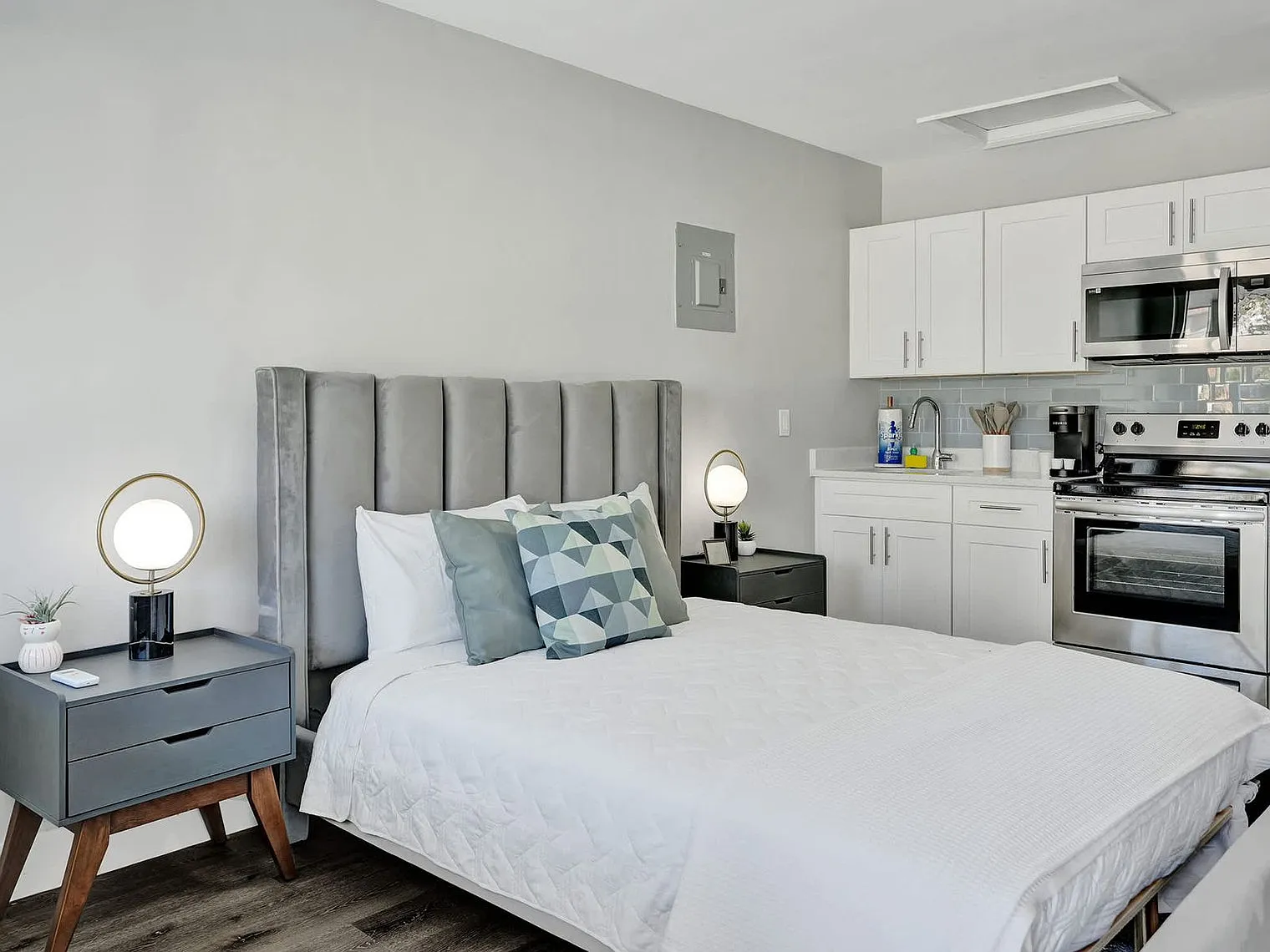 Studio, 1.0 bath, 387 sqft, $2,476 — Photo 3