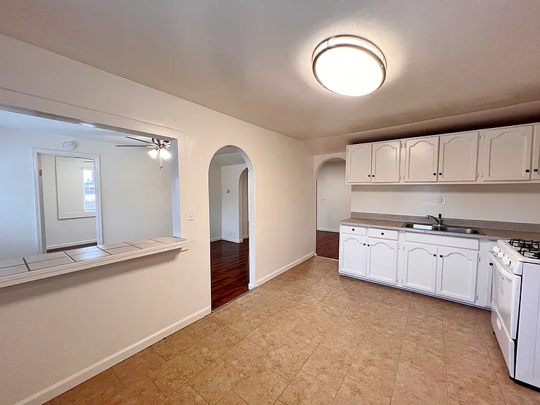 Eat-in Kitchen