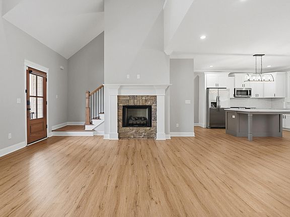 4th image of 315 Windy Hill Dr