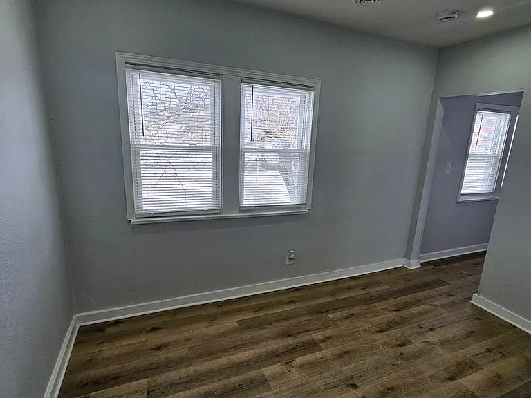1917 W Atkinson Ave. - 4 Unit — Photo 3