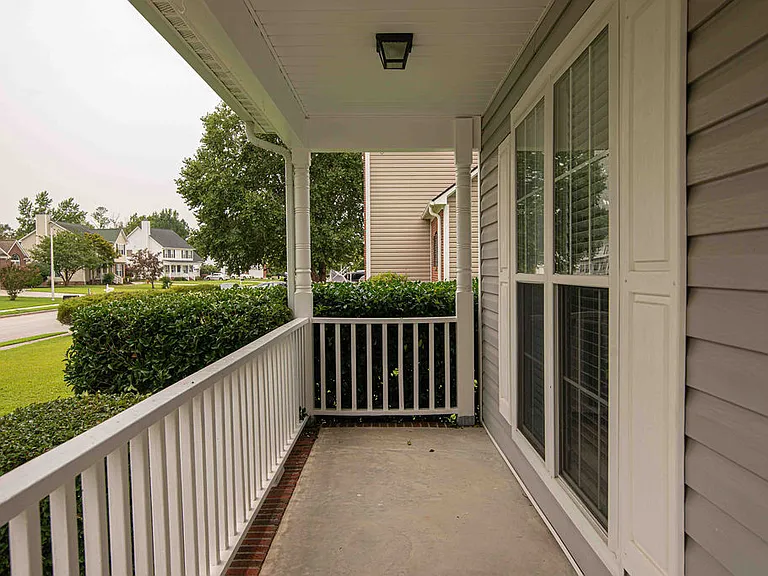 209 Lansing Ct — Photo 3