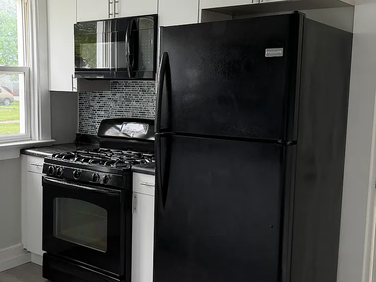602 Woodlawn Ave #602 — Photo 2
