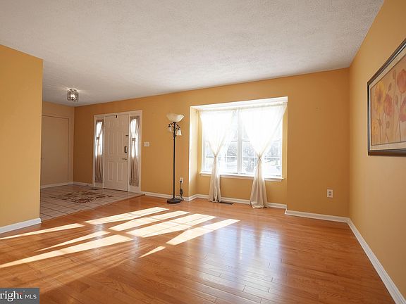 4th image of 707 Selkirk Ct