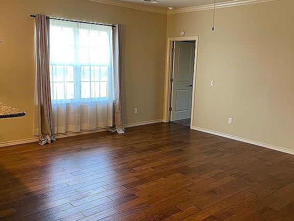 4th image of 1018 Rosenda Ln