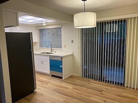 4th image of 107 N Oak St #0