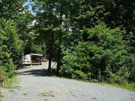 3rd image of 210 Ridge Rd