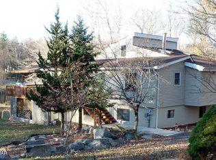 211 Park Ln, East Stroudsburg, PA 18301