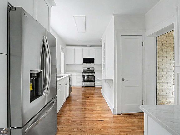 3rd image of 267 Cambridge Ave