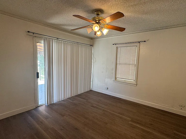 1361 N Safford Ave — Photo 14