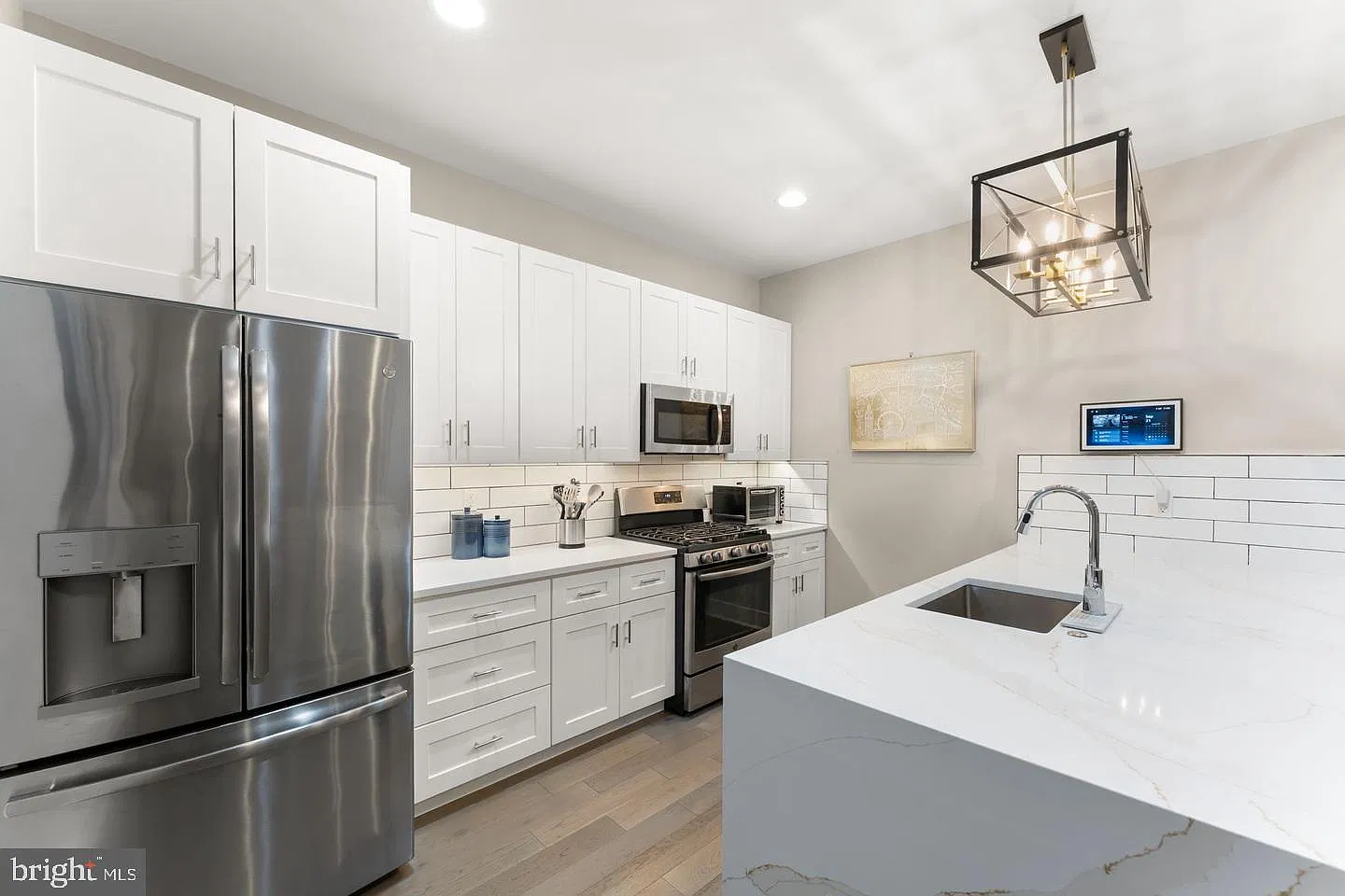 3 bed, 3.0 bath, 2129 sqft, $3,250 — Photo 4