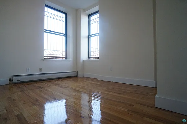 Rented by EXR | media 12