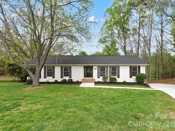 100 Chadmore Dr, Charlotte, NC 28270