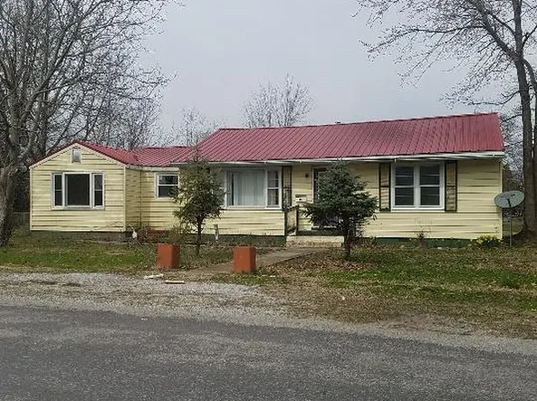 422 3rd St, Mounds, IL 62964