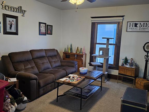 2nd image of 320 2nd St SW
