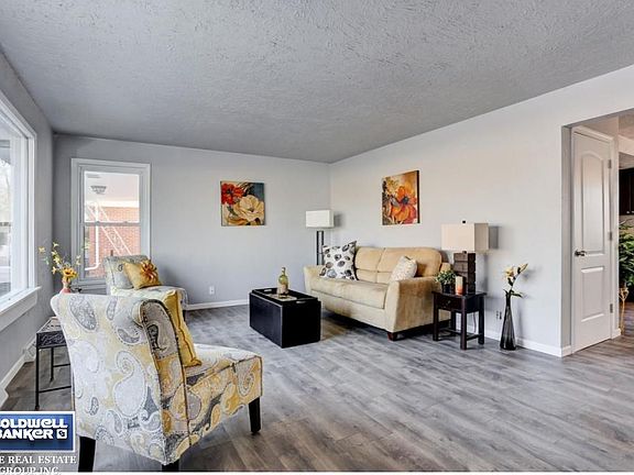 Alt View of Living Room