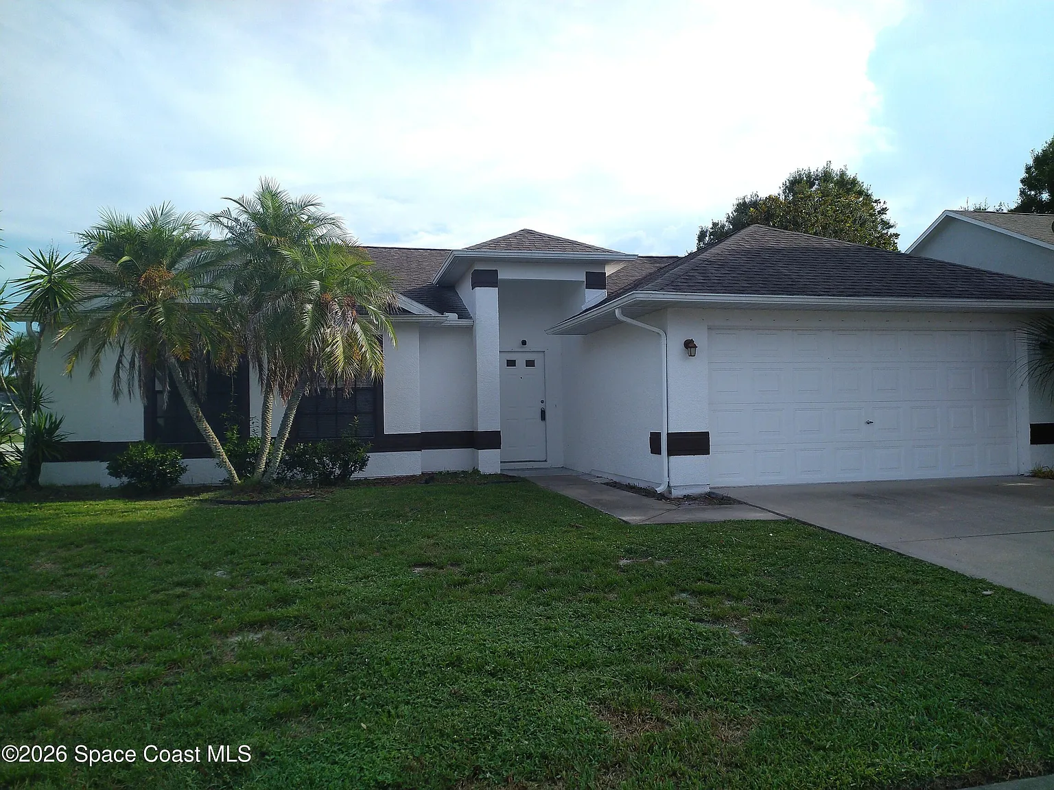 3 bed, 2.0 bath, 1360 sqft, $2,050 — Photo 1